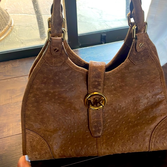 Beautiful ostrich print Michael Kors purse with matching wallet 🤎 - Picture 5 of 8